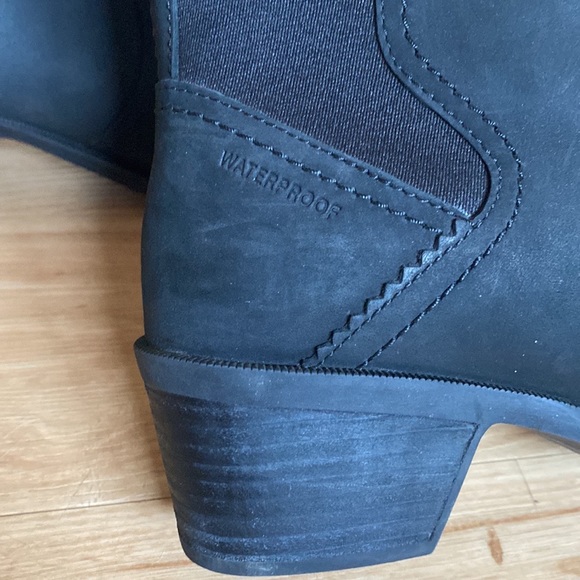 Teva black suede boot, 8.5 - Picture 5 of 6